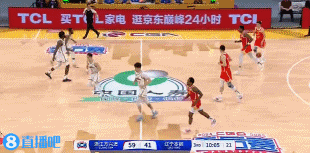 奋起反击！弗格连中两球 下半场2分钟辽宁6-0缩小分差打停广厦