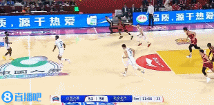 高度优势！刘传兴抢到前场篮板补篮打成2+1 山西继续迫近比分
